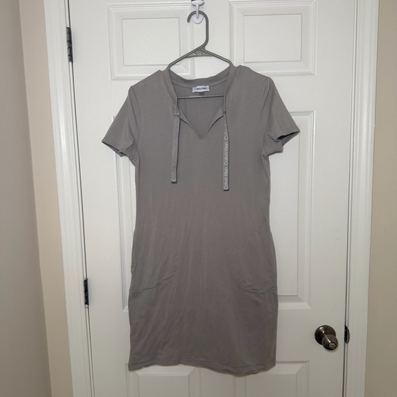 Calvin Klein Dresses & Skirts - Calvin Klein Light Gray Athleisure Short Sleeve Golf Dress